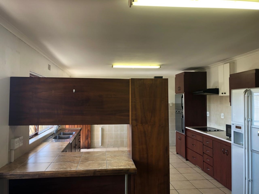 5 Bedroom Property for Sale in Goodwood Park Western Cape